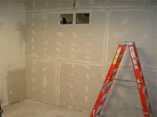 wall between the B3 coatroom and store storage
