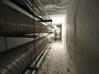 the ice tunnels--note how the walls are slowly closing in