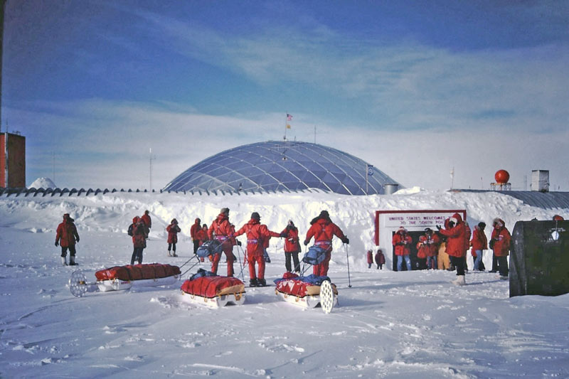 a staged arrival at Pole of the Footsteps of Scott expedition