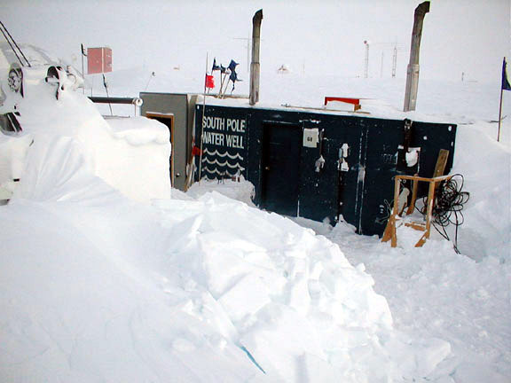 The first Pole rodwell structure at the end of the 2001 winter.