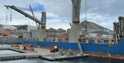 Ocean Giant unloading cargo