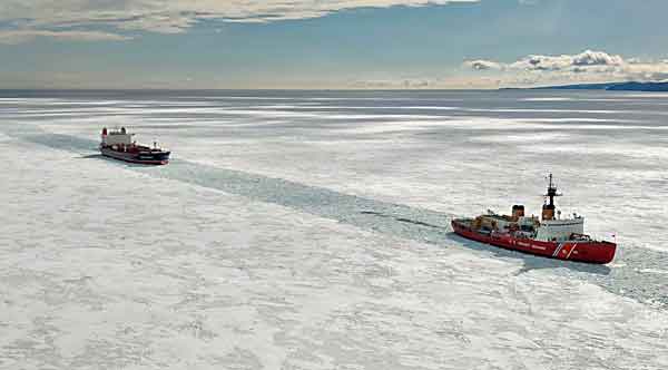 Polar Star escorting tanker Stena Polaris