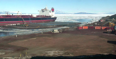 Stena Polaris offloading fuel